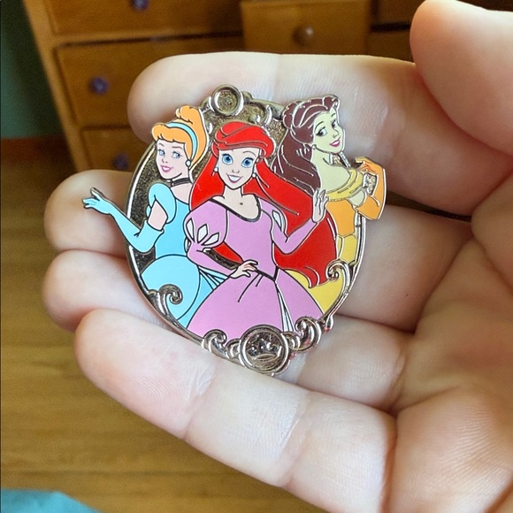 Disney Princess Trio Pin - Picture 4 of 5